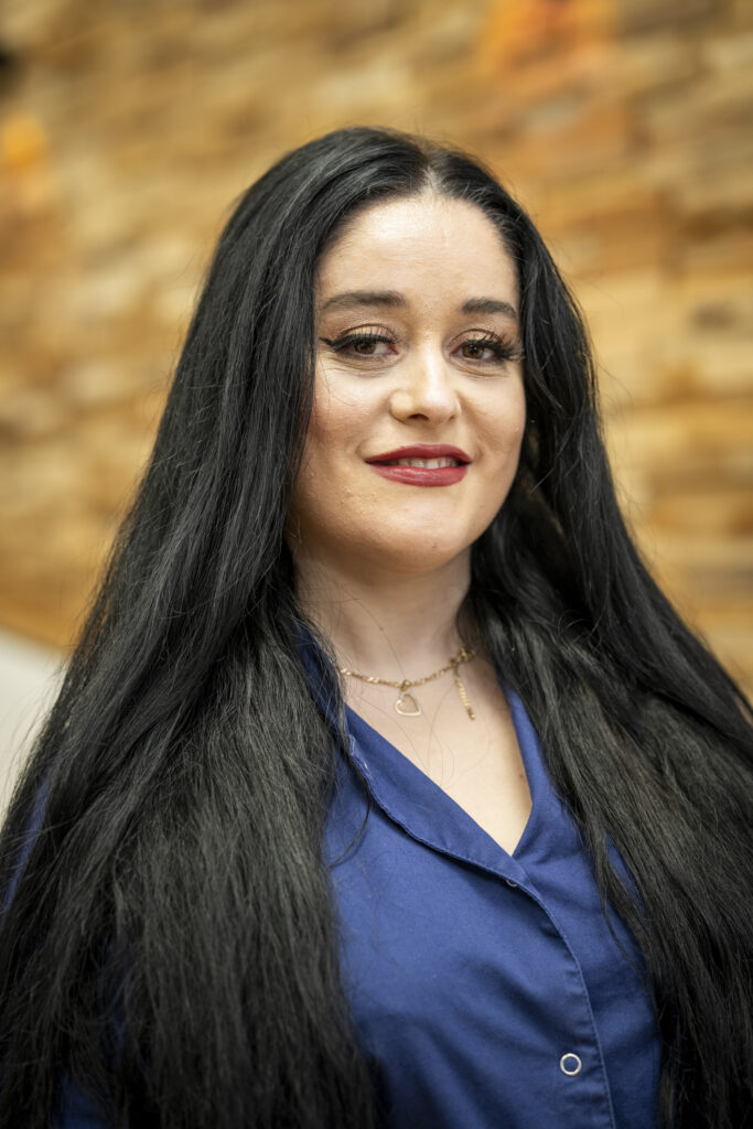 Viola Hoxhaj – Helferinnen